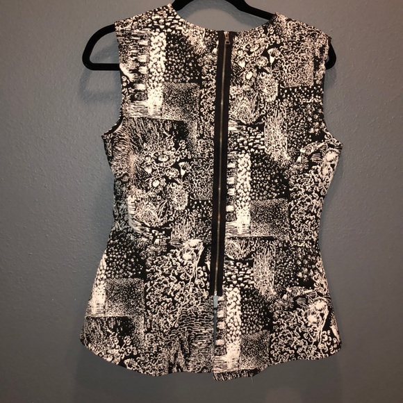 Sleeveless Blouse - Picture 3 of 3